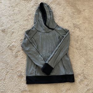 Size 10 lululemon pull over hoodie with small back pocket